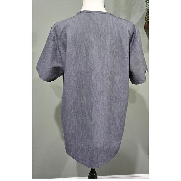 Figs Men's Size Medium Leon Three-Pocket Gray Scrub Top - Picture 6 of 6